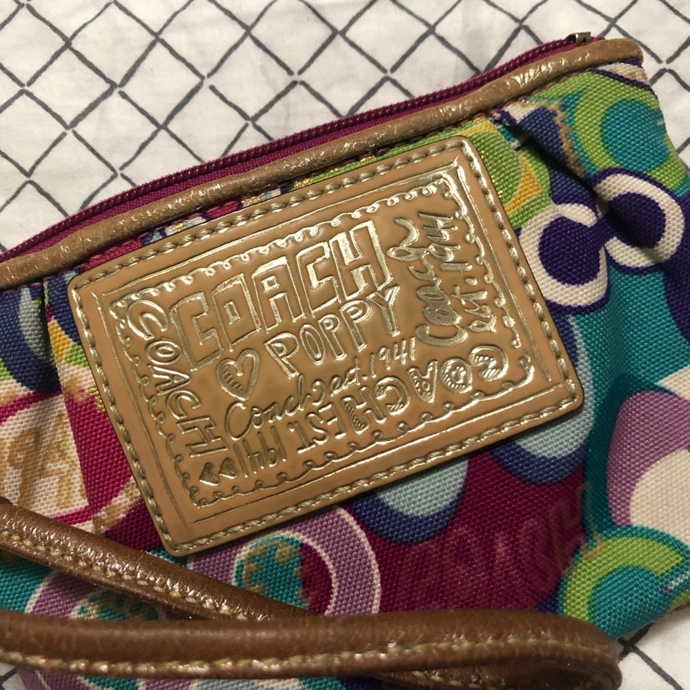 😍Coach Wristlet Poppy Collection